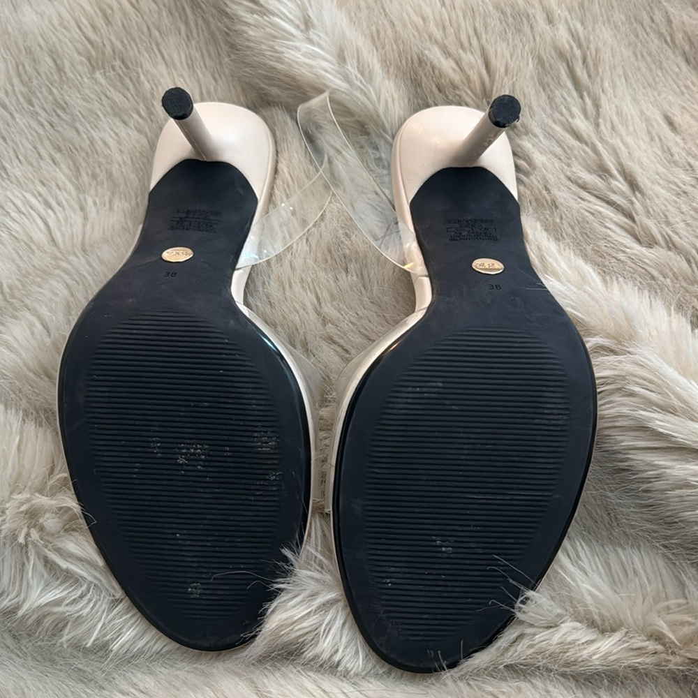 PVC/nude heels - Picture 3 of 3